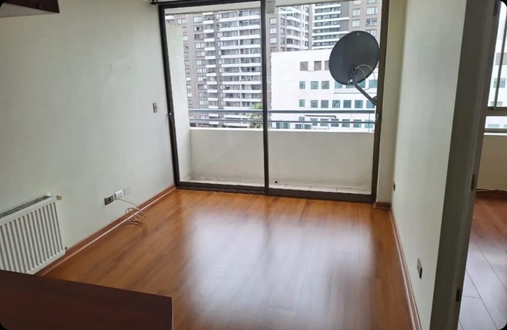 V. Mackenna/ Metro V Valdés 2d 1b $ 440.000